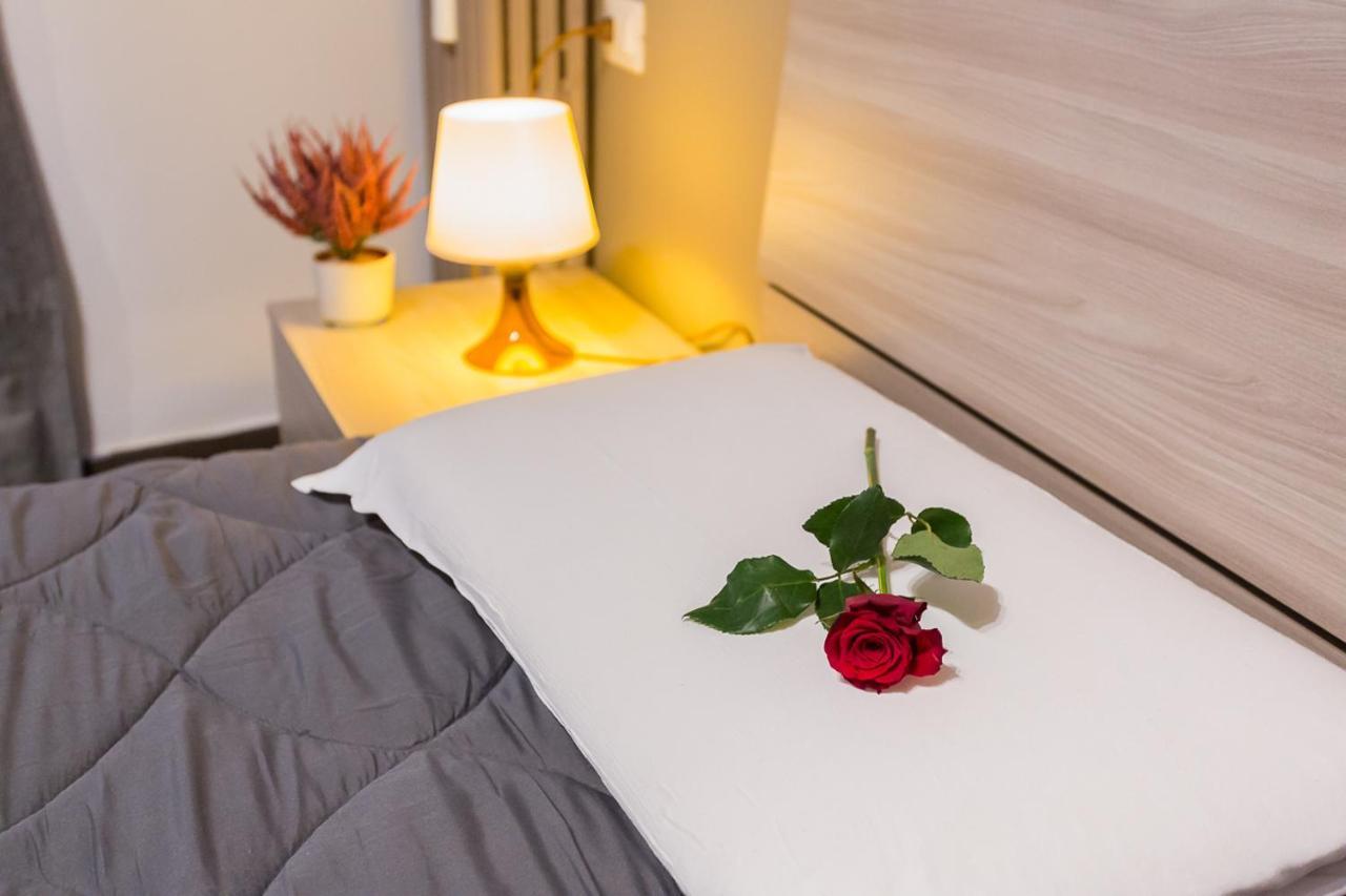 Hh Hermoso Housing Alessandria Buitenkant foto